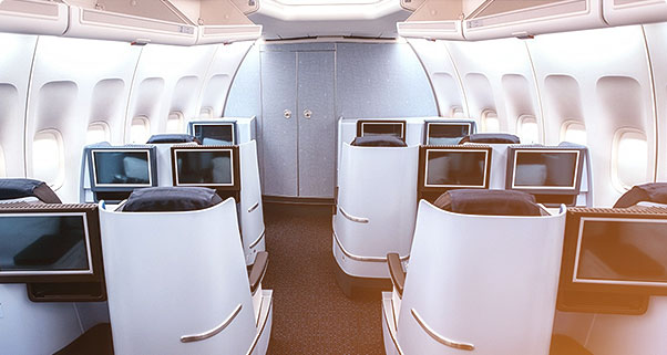 Mr. Hou Weigui and 亚星会员管理 signed the capital increase agreement in Shenzhen